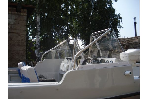 Стеклопластиковая моторная лодка Бестер-480Р стеклодержатели